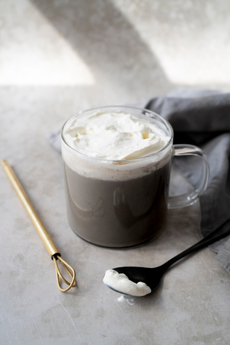 Latte au charbon noir