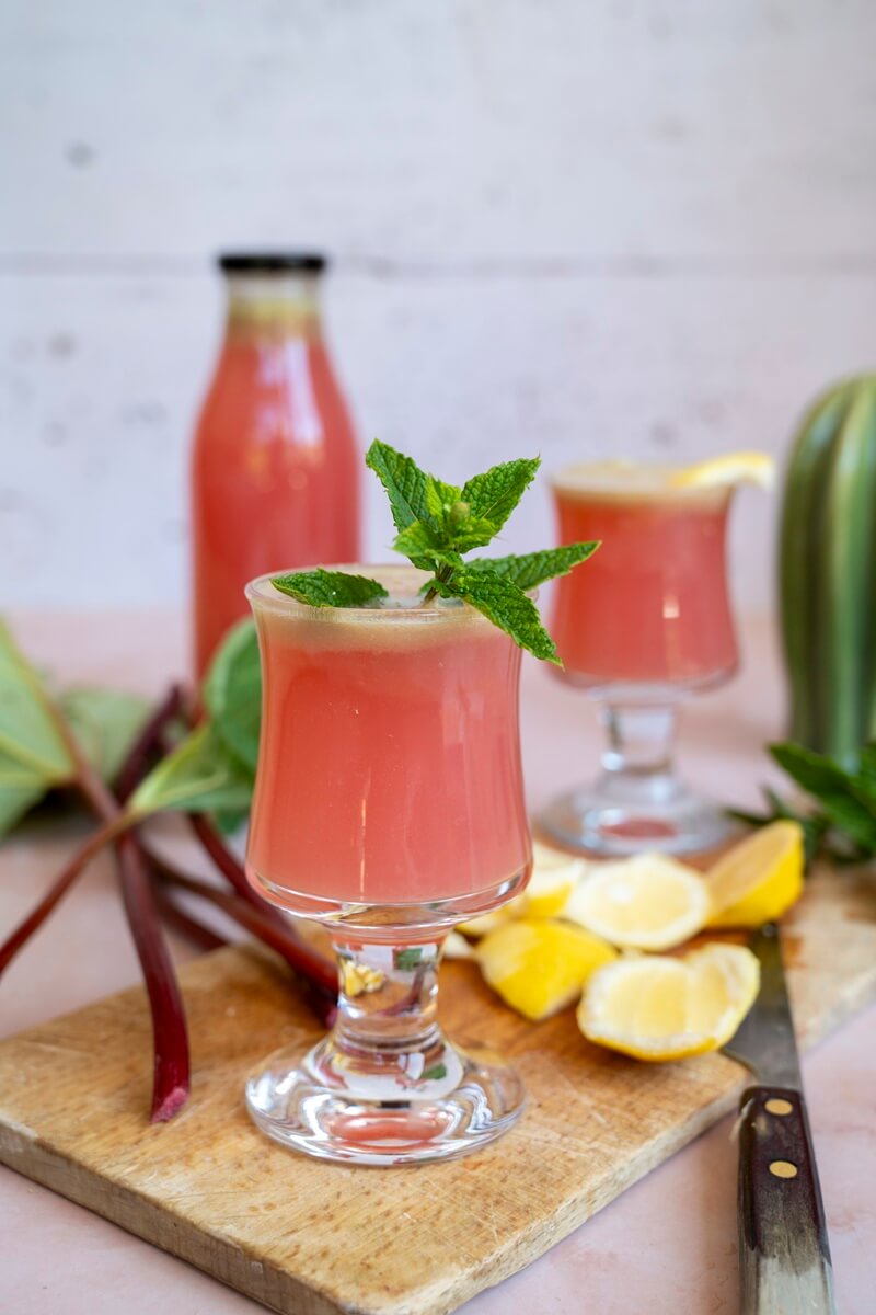 Limonade à la rhubarbe et au gingembre