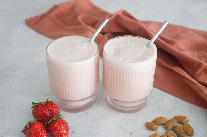 Boisson rafraîchissante aux fraises et aux amandes
